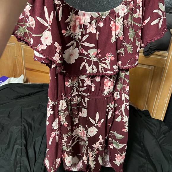 Burgundy and pink floral off the shoulder romper 😍 - Picture 2 of 4